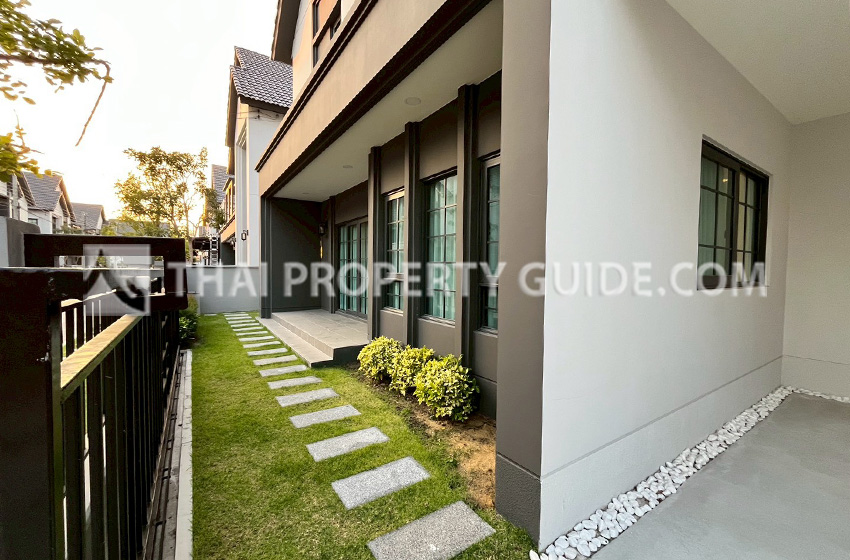 House with Shared Pool in Bangnatrad 